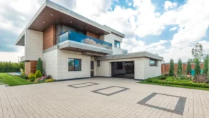 Read more about the article What Makes a Property Luxury? Key Features to Look For
